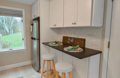 Less Than 1 Mile to Beach with Custom Fire Pit - Foto 10