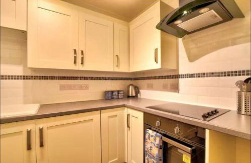 Stylish 1 Bedroom Apartment with Free Parking and Links to London & Essex - Foto 15