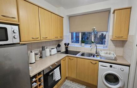 Spacious Two Bedroom Apartment in Battersea, Free Parking - Foto 15