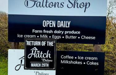 School House, cosy cottage for 12 with hot tub in the Peak District - Photo 11