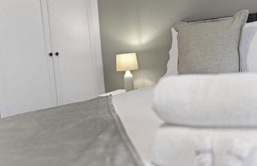 NEW! Large 5BR 2BA Home Leamington Spa Driveway Garage Parking WI-FI - Photo 6