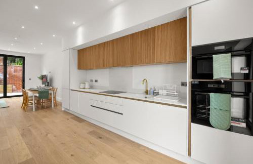 3 Bed House near Purley, by ARP Homes, Free Parking, Ideal for Long Stays & Insurance Bookings - Foto 7