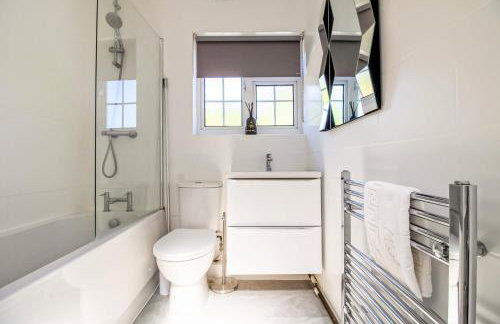 Luxury 3 Bed Apartment, Train Station - Foto 32