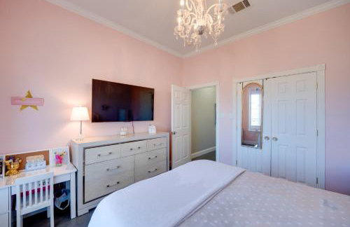 Near Joe Pool Lake! Luxe Getaway with Shared Pool - Foto 24