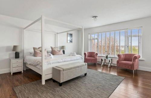 Stunning Property Seaviews, Private Pool & Parking - Photo 37