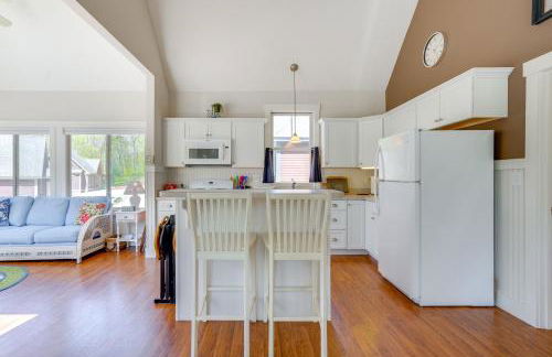 Lake Access and Pools Sun-Soaked Westford Cottage! - Foto 9