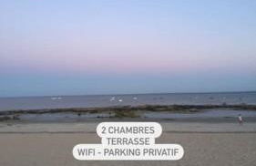 TY REFUGE 2 à 4 vacanciers Terrasse Plages et Commerces à pied Parking - Foto 20