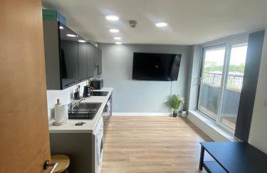 Modern 1-Bed Flat with Balcony - Foto 9