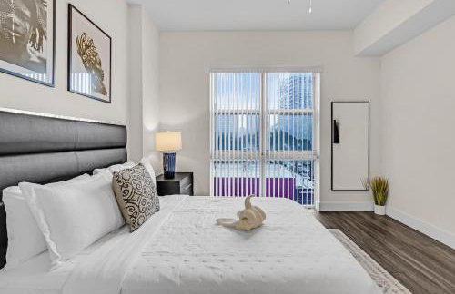 Bright and Airy 2 Bed on Biscayne Blvd with Free Park - Foto 17