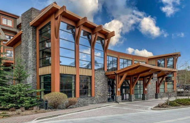 Luxury 3-Br Penthouse | INDOOR Pool & Hot Tub | Pool Table | 2 Decks + Mtn Views - Photo 32