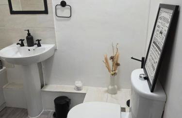 Spacious - Free Parking - Sleeps 6 - M20-FolkestoneCentralStation - Foto 32