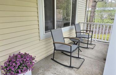 The Sawyer Hideaway - 3BR 2B with Hot Tub & Fire Pit - 5 mins to beach - Photo 6