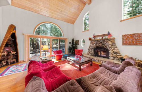 Fox Crossing at Tahoe Donner by Tahoe Getaways - 3BR Vacation Rental w Forested Views & HOA Amenities! - Foto 3