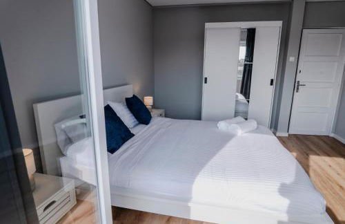 3BR Flat by Casa da Música, Central, Sleeps 6, E - Foto 3