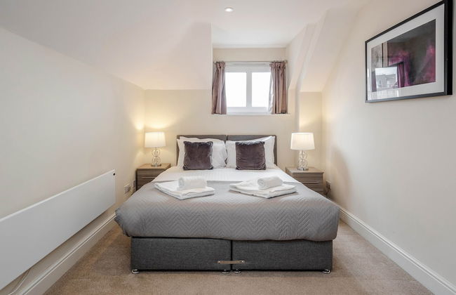 Luxury 1 Bedroom Apartment with Parking - Foto 1