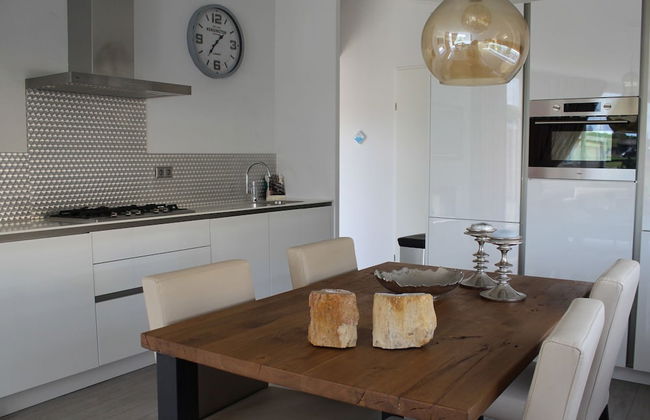 Chic Home With Sauna - Photo 11