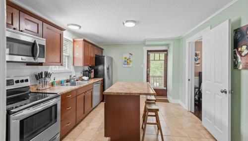 4 Bedroom House, sleeps 12, short walk to Main St! - Foto 3, stove, toaster