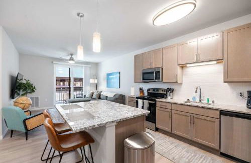 Pool & Fitness Room Near University Park - Covered Parking - Foto 30