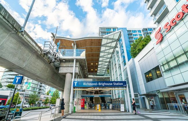 Charming Oasis Close to Airport & Downtown - Photo 38