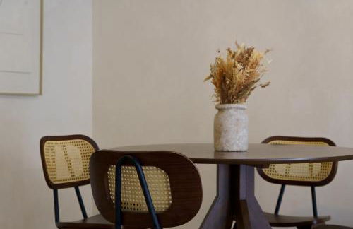 Stylish Apartment with Pool - Photo 16