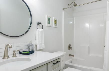 Twin Oaks Retreat by AvantStay Mins to Freeland - Photo 25