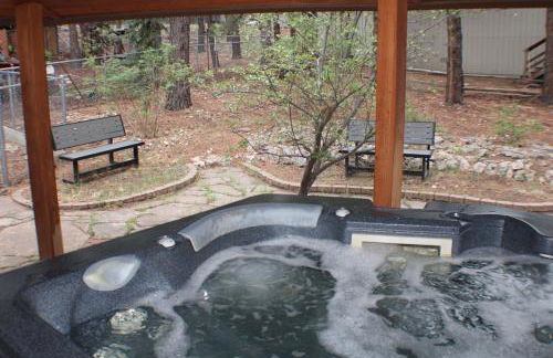 Kathys Cabin, King Bed, Hot Tub, Near-NAU & Downtown attractions, Perfect Year-Round Mountain Getaway - Photo 47