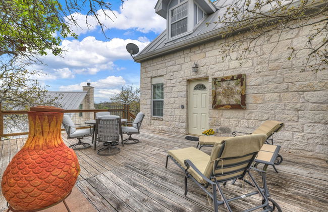 The Elizabeth Haus Upper Suite - Photo 21