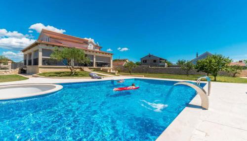 Family friendly house with a swimming pool Gornje Rastane, Biograd - 24616 - Foto 1