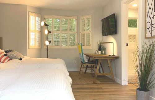 New cozy studio 2 queen beds kitchen walk to water! - Foto 17