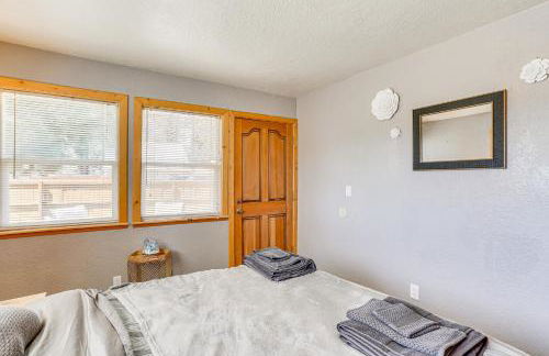 Less Than 1 Mi to Lake Almanor Home with Furnished Decks! - Foto 9