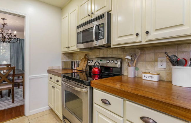 Gorgeous Alabama Home 4 Miles to Stadium Sleeps 8 - Foto 11