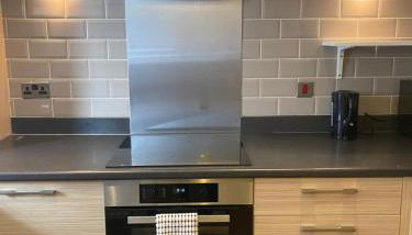 4 Bed House - Sleeps 8 - Wifi - Parking - Foto 5