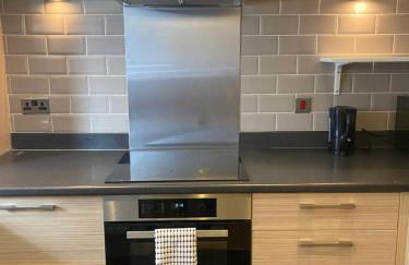 4 Bed House - Sleeps 8 - Wifi - Parking - Foto 5