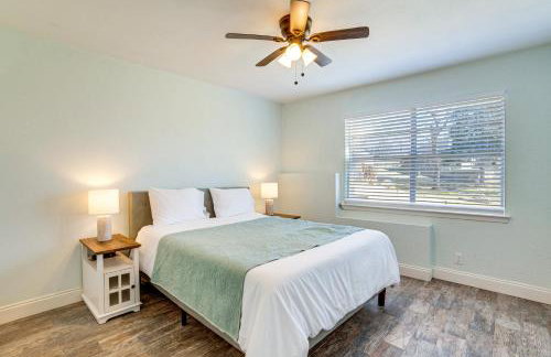 Lakeside Retreat Large Spacious Home with Game Room - Photo 17