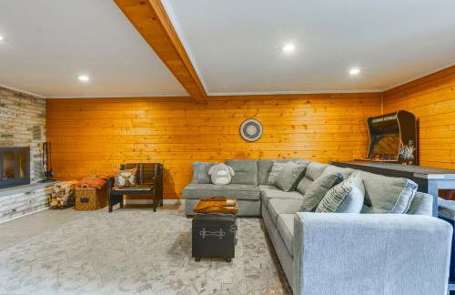 Antiquing and Fishing Riverfront Waupaca Home! - Foto 4