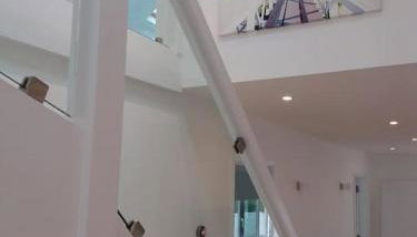 Modern Seaside House with Hot Tub - Foto 4