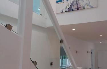 Modern Seaside House with Hot Tub - Foto 4