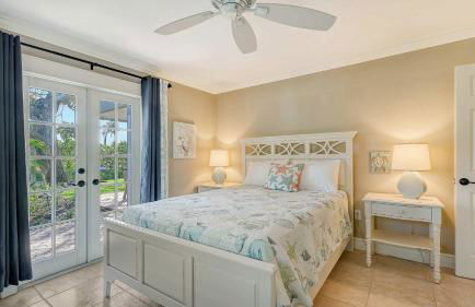 Blue Lagoon Hideaway 3BR Coastal Chic Retreat - Foto 17