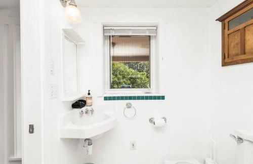 Vintage Westlake Hideaway with Patio & Lake Views - Foto 15