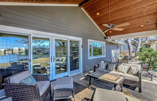 Lakefront Family Home for 12 w Picturesque Views & Patio - Foto 34