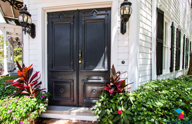 The Irish Bar near Bay Historic Savannah - Photo 55