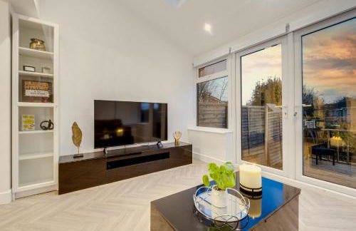 Luxury Cozy 2 bed house hot tub family friendly business traveler family of 4 - 6 with parking close to Birmingham city centre , M6 , Aston univerity , Great Barr Birmingham - Foto 4