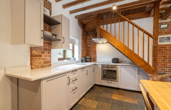 Host Stay Downs Farm Granary - Photo 7