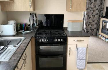 Mollys Retreat pet friendly three bed caravan with small garden Newquay Bay Resort Quieter area of park - Foto 10