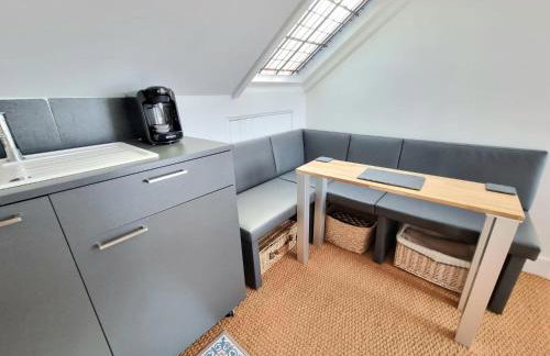 West Hill Retreat Seaview Balcony Loft Apartment & Free Offstreet Parking - Foto 8