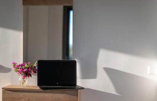 A V Luxury Apartments with Private Pools - Photo 24