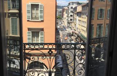 2 Bedrooms Appartement In Central Location on the famous Place Massena Nice - Photo 23