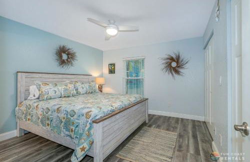 Dog Friendly Home wPrivate Fenced Yard, Garage & Fire Pit STEPS to the Beach! - Foto 16