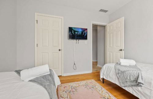 Relaxing 3BR Duplex Home w/ Pool & Patio - Foto 25