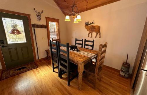Cabin-Home in Maggie Valley NC-with Heating & AC, WiFi, Fireplace, Full Kitchen - Foto 11